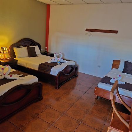 Hostal La Mirada Del Solitario George Пуэрто-Айора Экстерьер фото