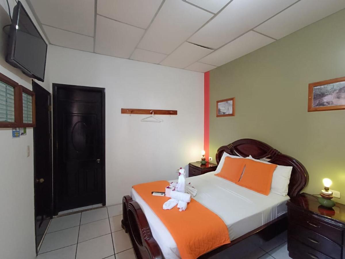 Hostal La Mirada Del Solitario George Пуэрто-Айора Экстерьер фото