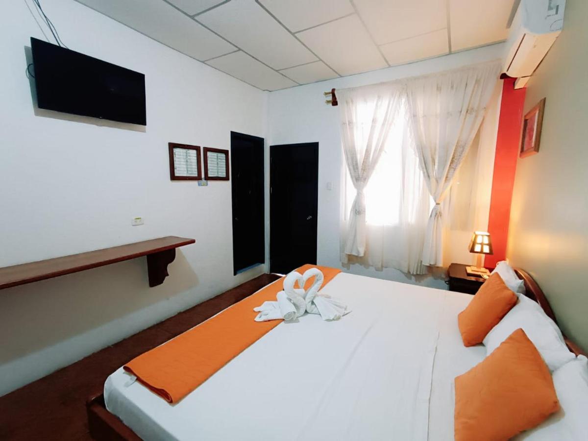 Hostal La Mirada Del Solitario George Пуэрто-Айора Экстерьер фото