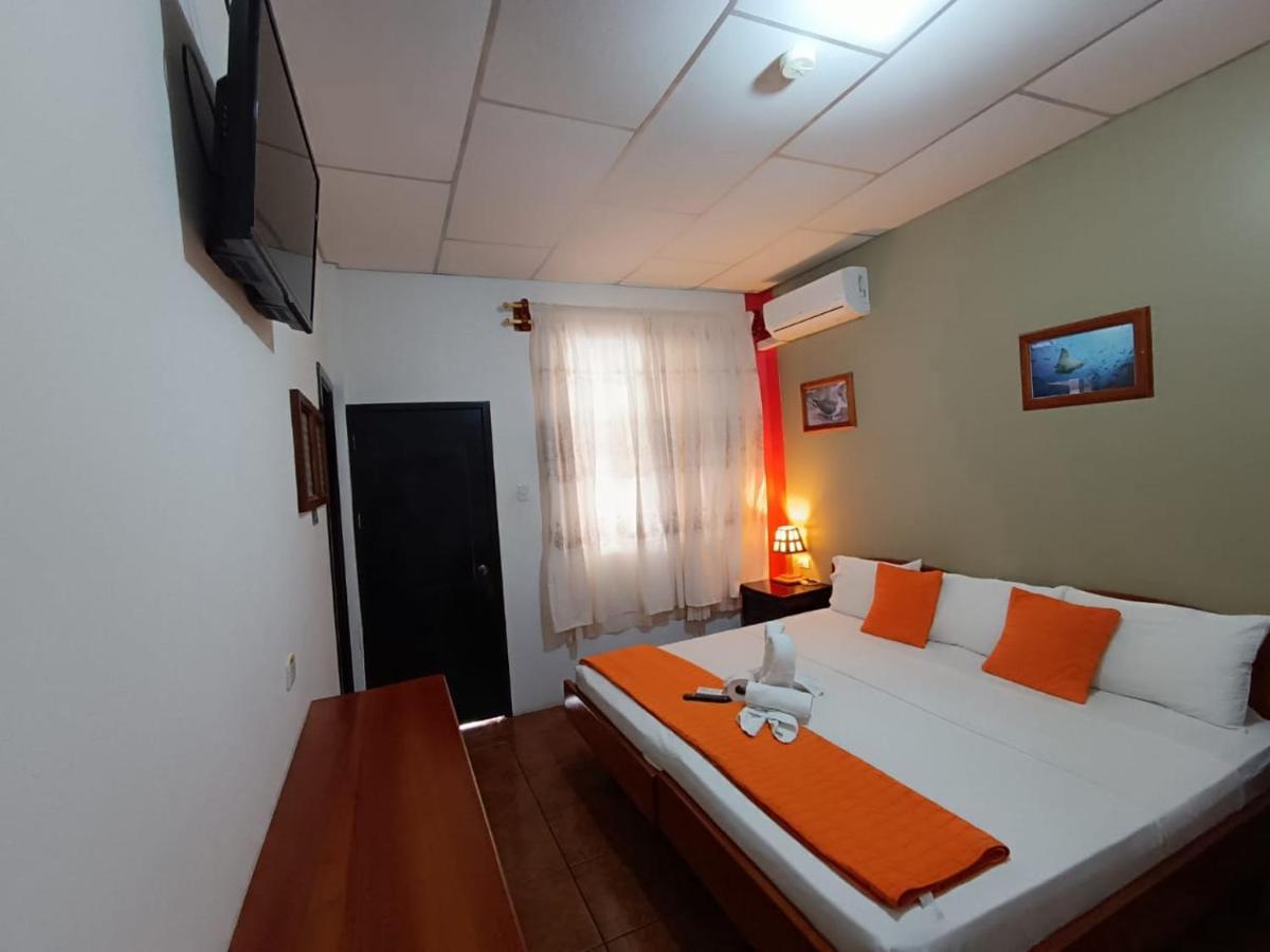 Hostal La Mirada Del Solitario George Пуэрто-Айора Экстерьер фото