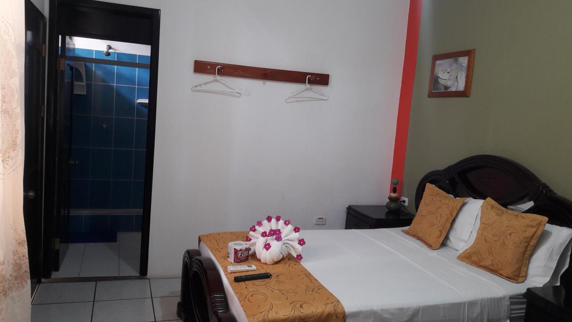 Hostal La Mirada Del Solitario George Пуэрто-Айора Экстерьер фото