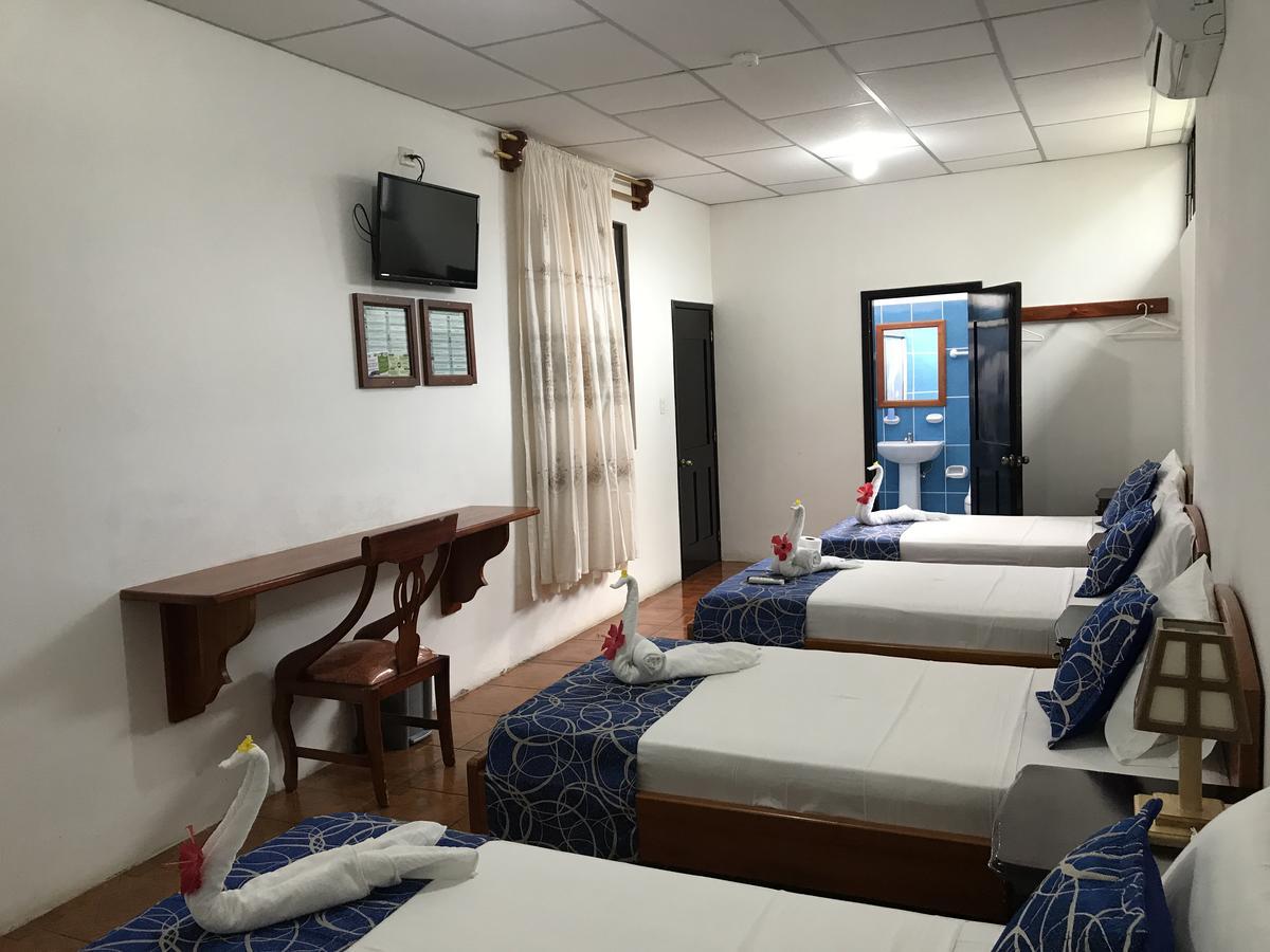 Hostal La Mirada Del Solitario George Пуэрто-Айора Экстерьер фото