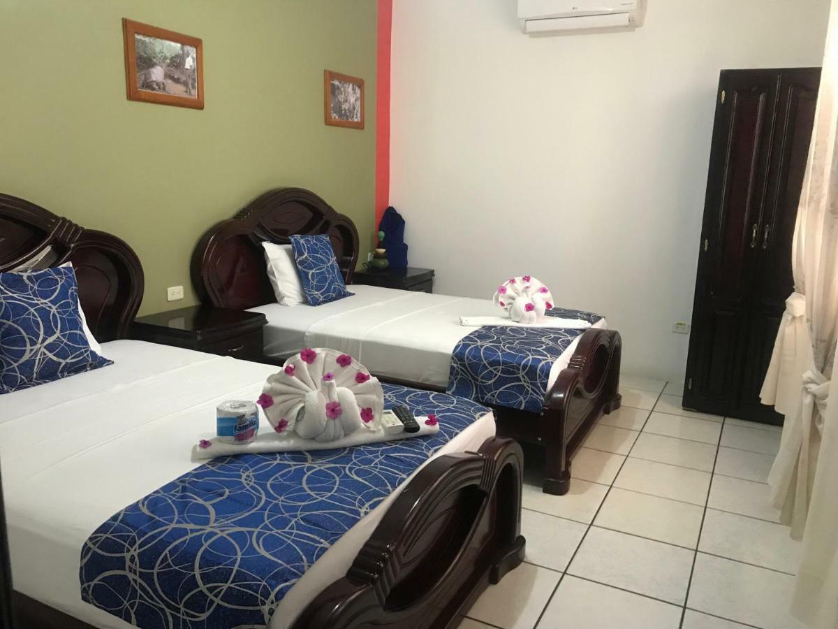 Hostal La Mirada Del Solitario George Пуэрто-Айора Экстерьер фото