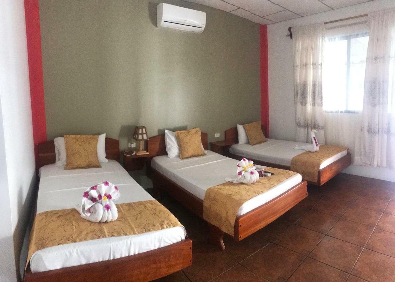 Hostal La Mirada Del Solitario George Пуэрто-Айора Экстерьер фото