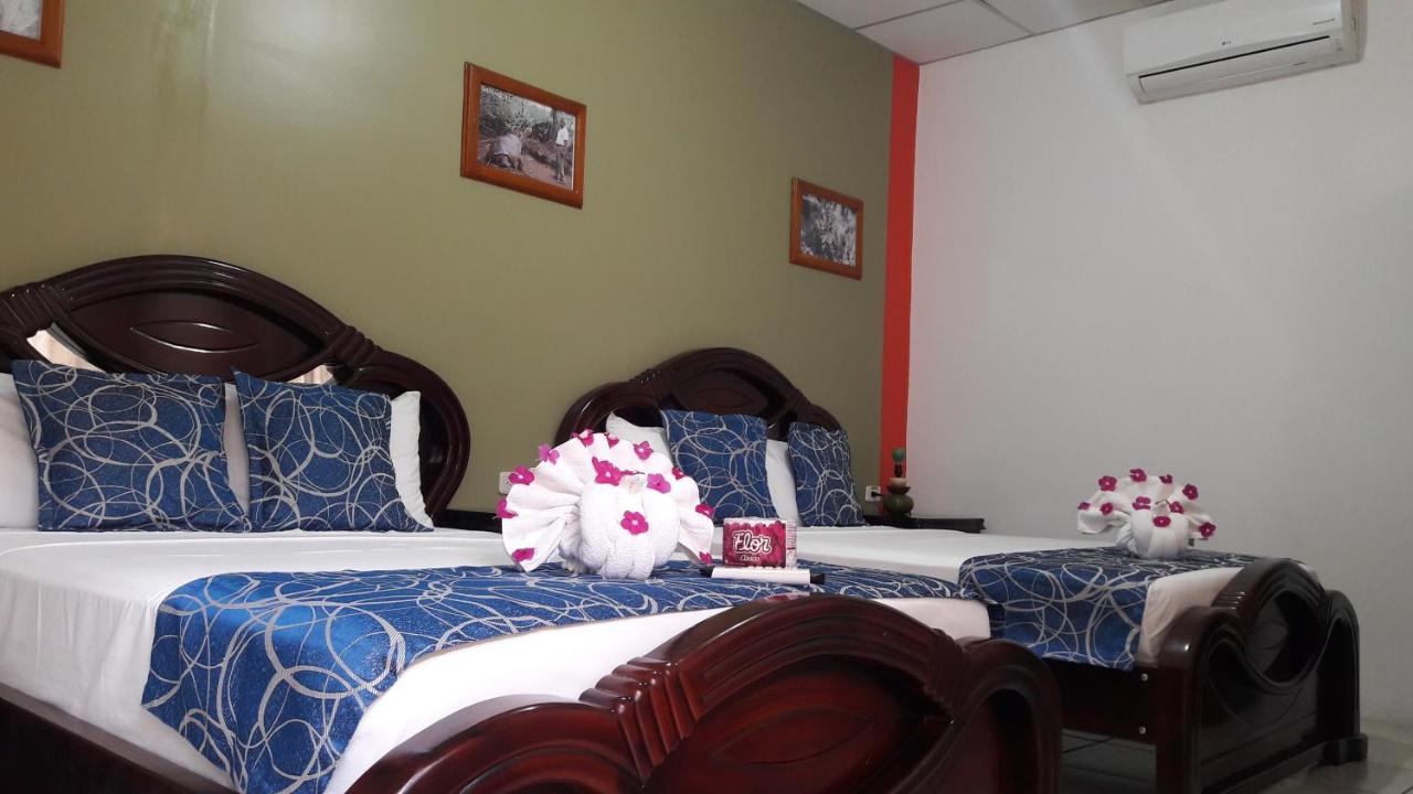 Hostal La Mirada Del Solitario George Пуэрто-Айора Экстерьер фото