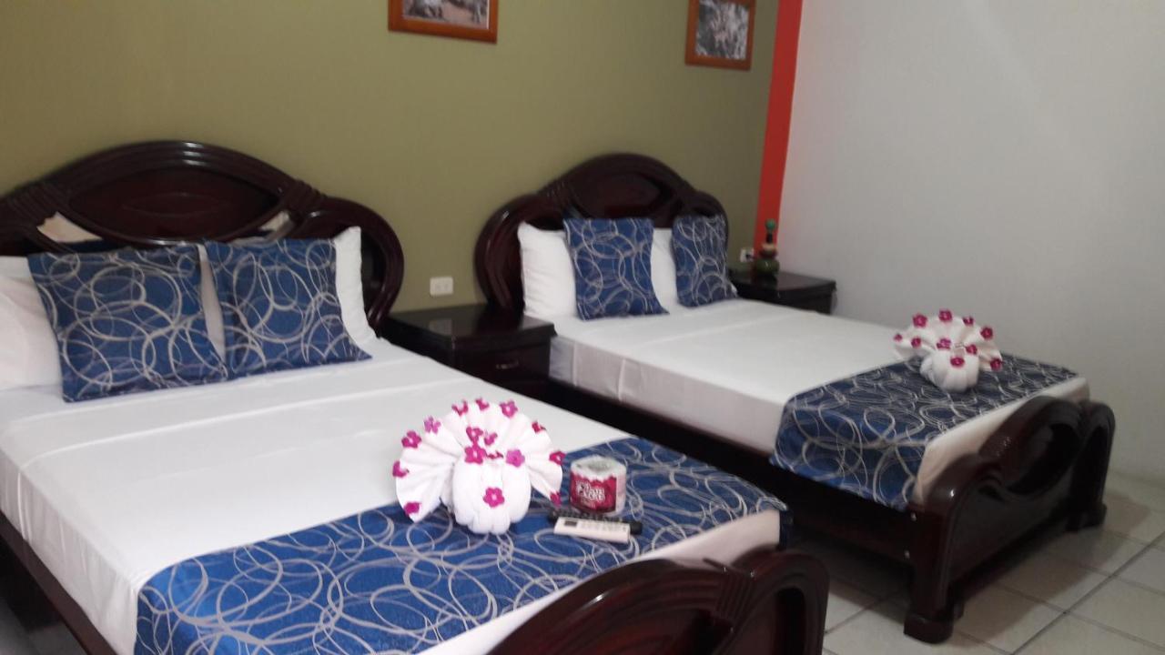 Hostal La Mirada Del Solitario George Пуэрто-Айора Экстерьер фото